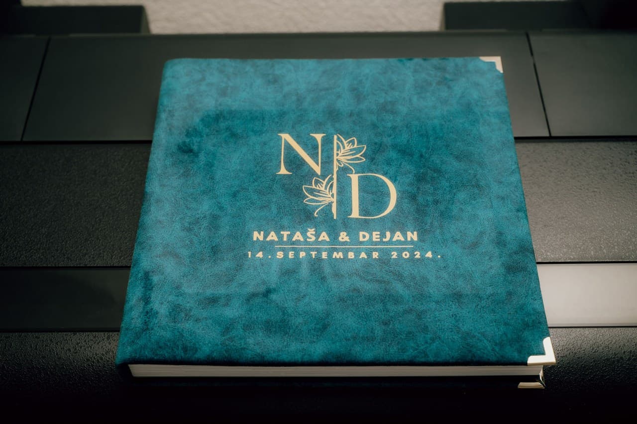 Magic Book Studio | Premium Photobook 📖✨ 32