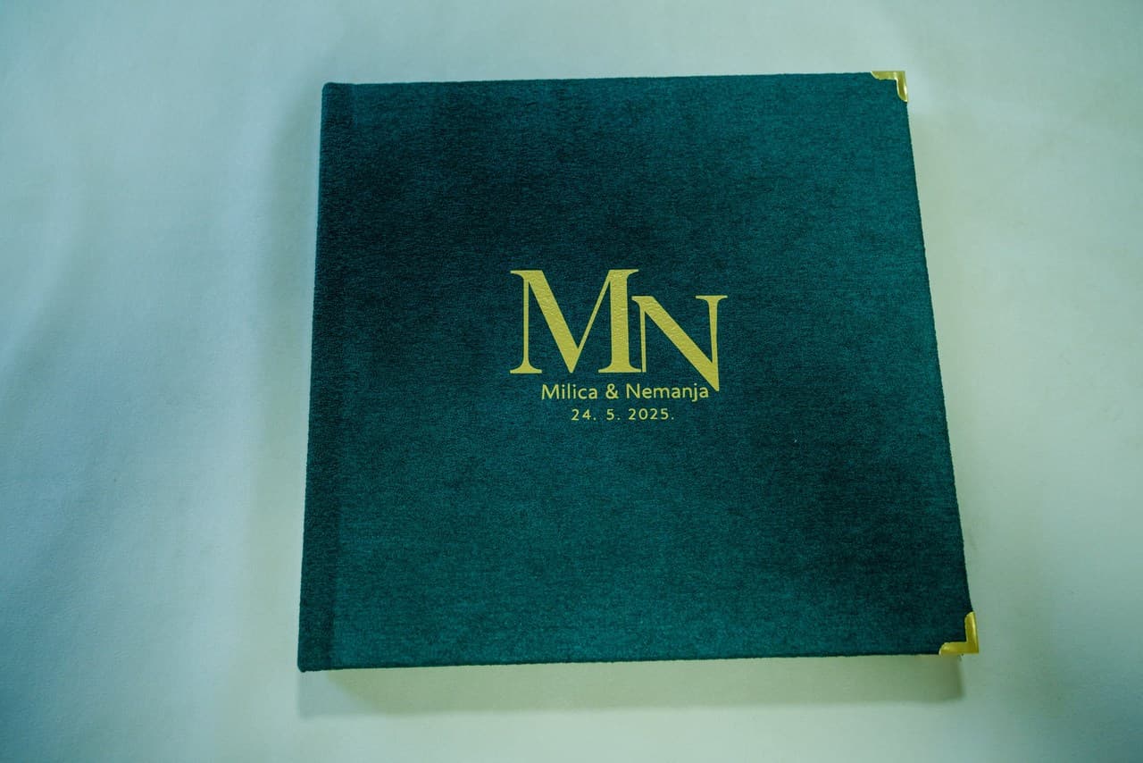 Magic Book Studio | Premium Photobook 📖✨ 40