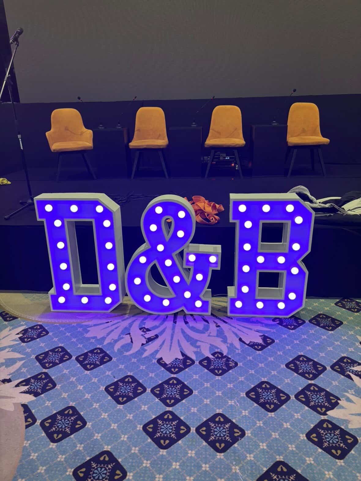 Neonska slova i brojevi fotografija 2