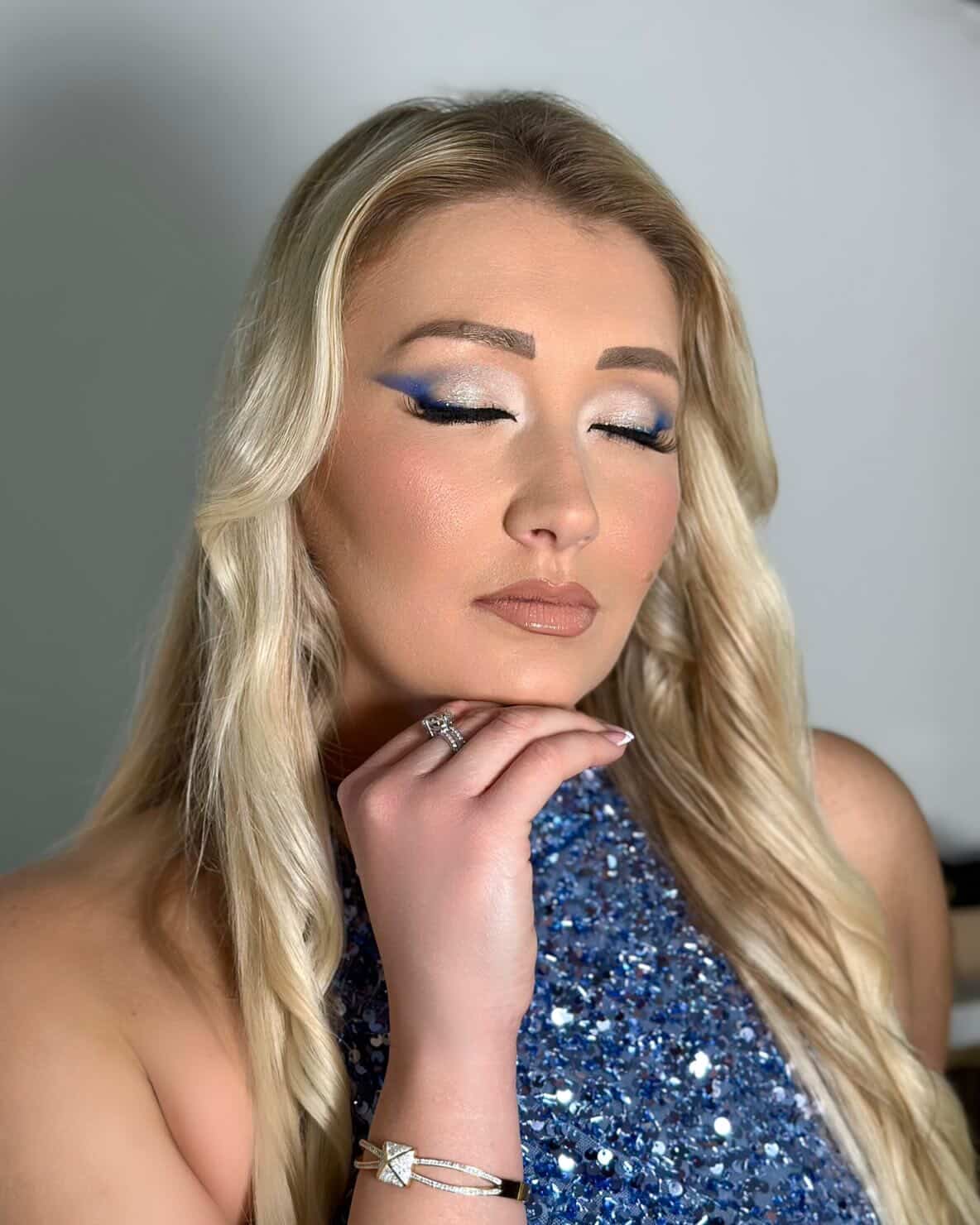Shiny Beauty -MakeUpArtist 12