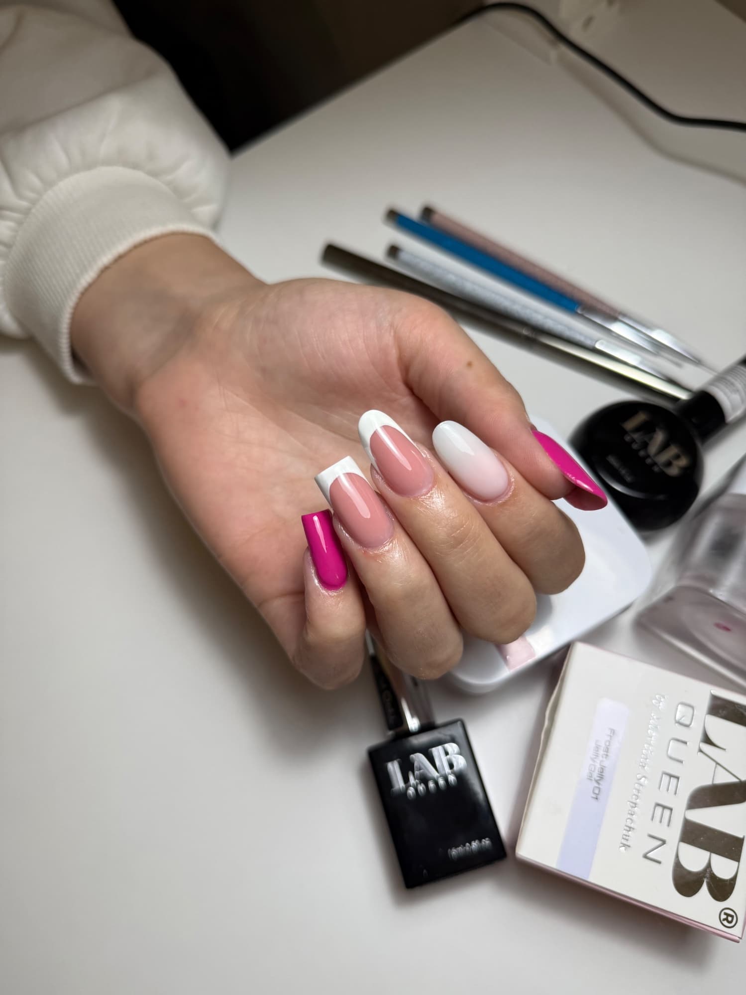 Profesionalno šminkanje i nail art 31