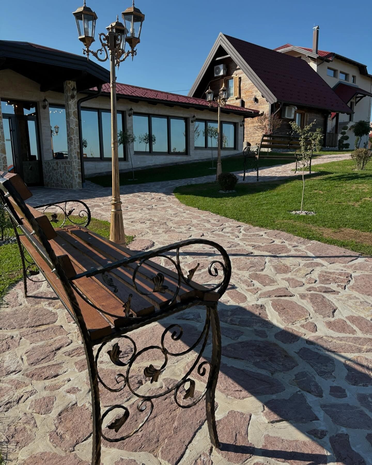 Hill Residence 6