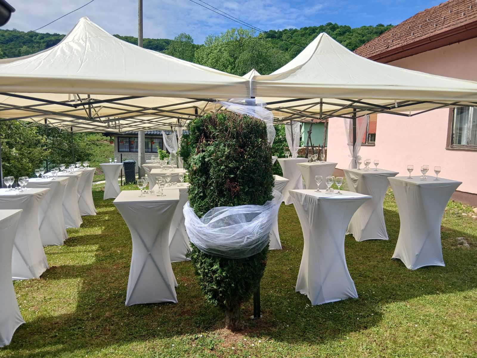 Barski stolovi sa pratećom opremom fotografija 3
